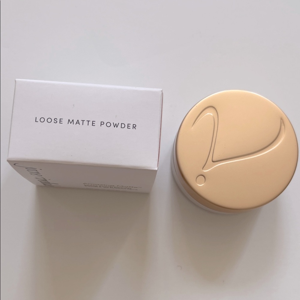 JANE  IREDALE AMAZING MATTE
LOOSE FINISH POWDER - Picture 2 of 4